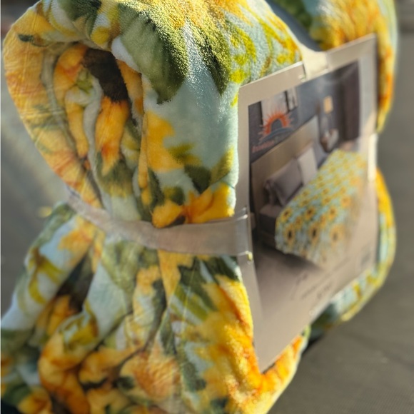 New King size Flannel Blanket super soft thick cozy sunflower pattern - Picture 3 of 4